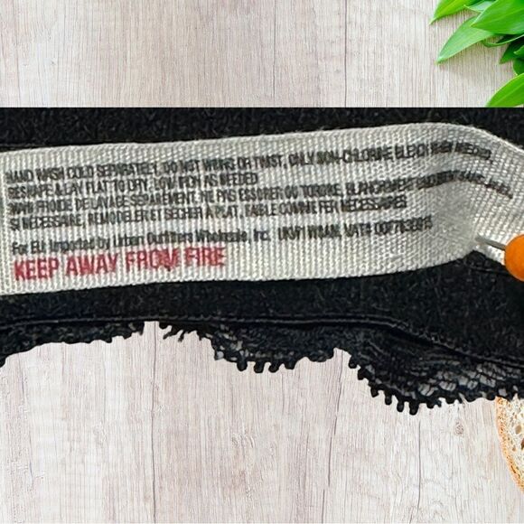 Intimately Free People Bralette Halter S Black Stretchy Floral Lace Fairy Goth - Picture 5 of 5